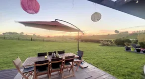 Suite de luxe avec espace salon et balnéo à la campagne - Image 3