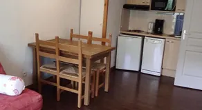 Appartement cosy 6 personnes à Super Besse - balcon avec vue sur le Puy du Chambourguet - piscine intérieure - Wifi - parking et casier à ski - Image 3