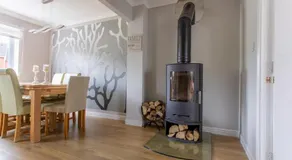 Canalside Beautiful Stone Townhouse - Image 4