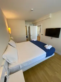 Apartaments Orbi City 1 bad rooms - Image 2