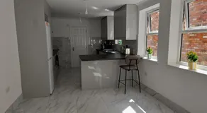 Cozy Guest Rooms in Bedford with Shared Facilities - Image 4