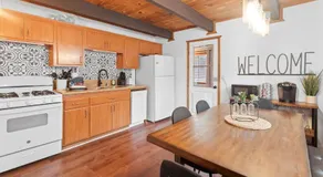Green Leaf Lodge - Classic mountain Gambrel cabin with Hot Tub! - Image 5
