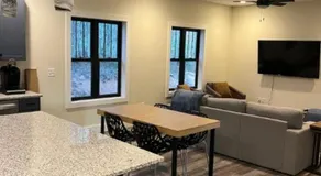 Private Mountain Getaway in Little River Valley - Image 3
