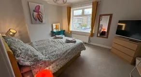 Bright Harrogate flat 2 beds great location - Image 2