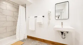 Bright ADA Suite-Near PHL & Subaru Park GSS B2 - Image 4