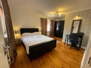 ASHMINA HOLIDAY LET with Free onsite Parking for SMALL VANS and cars only - Image 2