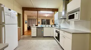 Nautique Beach House - Rustic and Charming, Walk 2 Beach & Shops - Image 3