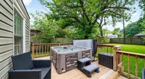 Next to Expo, 5 beds, Hot-tub, corn hole, pets! - Image 4