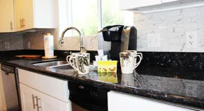 Roomy 2 bedroom 1 bath with private entrance, with fenced yard, and sports court - Image 4