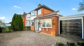 Marcot House Modern 5 bedroom house Solihull 10 mins drive from bhx & nec private off road parking - Image 5