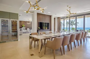 Luxe 6BR Beachfront Villa: Group Getaway Haven - Image 5