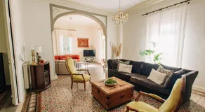 5 Bed Villa - Sleeps 10 - Pets - Pool - Parking - Image 3