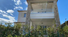 R House II - Image 4