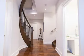 Hillcrest Modern House - Image 4