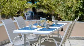 To Pournari Beachside Garden House - Happy Rentals - Image 4