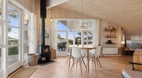 Hyggeligt Sommerhus Med Havudsigt - Image 2