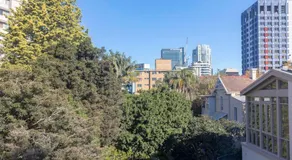 Executive Serviced north Sydney City pad - Image 5