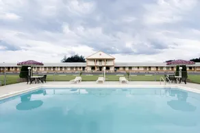 Econo Lodge Palmyra - Hershey - Image 4