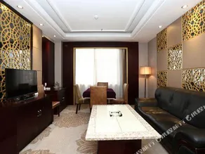 Huating Qianhe Hotel - Image 2