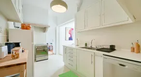 Light-Filled & Renovated Apartment, By TimeCooler - Image 2