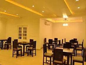 Hotel LIV INN - Image 5