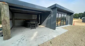 Executive Pod and Jacuzzi - Image 4