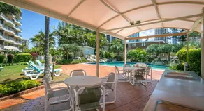 Surfers Beachside Holiday Apartments - Image 4