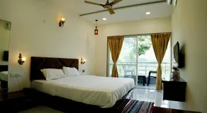 Hotel green hills - Image 2