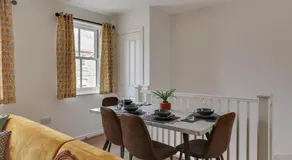 Two Bedroom Coach House - Free Allocated Parking for 2 vehicles - Central Colchester - Image 3
