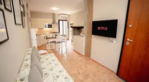 Aura Apartment - VISTA LAGO - CENTRO STORICO - Image 2