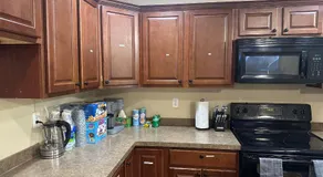 Entire 4br and 2ba at center of Downtown - Image 5