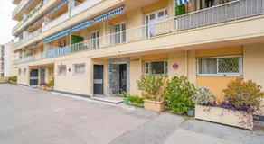 Modern apartment, steps from tramway - Image 5