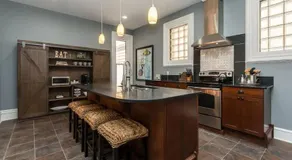 Downtown Historic Luxury Gem with Private Parking - Image 5