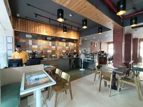 Hotel Highway Inn - Image 2