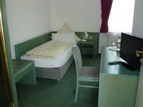 Landhotel Solmser Hof - Image 2