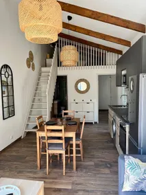Maisonnette avec petite forêt - Image 3