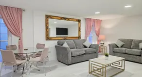 Beautiful Cardiff Bay Apartment - Image 2