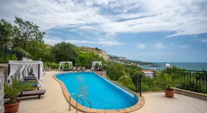 Queen's view 14-Pools-Near Botanic garden - Image 3