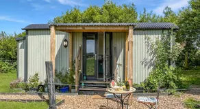 Daisy Shepherds Hut - Image 5