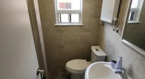 Affordable Quiet Private Room - 10-min Walk to Subway - Image 1