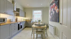 The Nook - A modern 2 bedroom loft with parking - Image 5