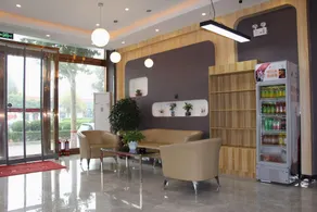 UPLUS Hotel Xingtai Xingzhou Avenue People's Hospital - Image 4