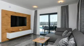 Holiday Villa MI - Image 2