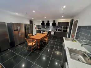 The Ashcroft Studios & Apartments with Free Parking - Image 3
