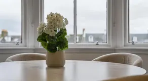 2 Bed Penthouse Apartment with Free Parking - 200m to Beach - 5 Mins From Town Centre - Ideal For Contractors - Image 3