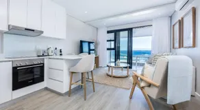 Esplanade Hermanus Central Sea Views - Image 3