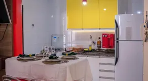 MAIOR NOTA - 90 metros da Beira Mar - 2 Quartos com AR CONDICIONADOS SPLIT, Air Fryer, Wi-Fi, Disney Plus, Star Plus, HBO Max, Cadeiras de Praia, Caixa Térmica, Churrasqueira, Rede para Descanso e Chuveirão - 8 pessoas - Melhor Localização! - Image 3