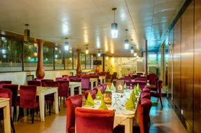 Opulent River Face Hotel - Image 4