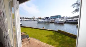 Cavell - sleeps 2 people right in the heart of Wroxham on the Norfolk Broads - Image 4