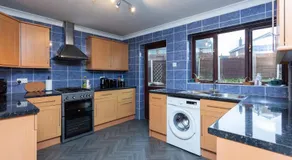 Preston 4 bedroom house near M55 & M6 - Image 5